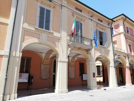 SAN GIORGIO DI PIANO - Palazzo comunale, monumento al maiale e Corte dei Soldati