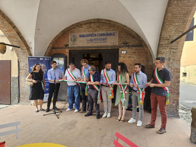 Da sx: I dirigenti Elena Gamberini e Fabrizio Mutti, e i sindaci: Paolo Crescimbeni (San Giorgio di Piano), Luca Vignoli (Castel Maggiore), Alessandro Erriquez (Castello d'Argile), Alessandro Poluzzi (San Pietro in Casale), Alice Vecchi (Bentivoglio), Stefano Zanni (Galliera) e Luca Borsari  (Pieve di Cento)