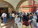 Sotto il voltone della Biblioteca comunale di San Giorgio di Piano, sede di uno dei Punti di Facilitazione Digitale dell'Unione Reno Galliera