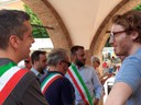 Luca Borsari e Luca Vignoli. Sullo sfondo, centralmente, Stefano Zanni, Alessandro Erriquez e Alessandro Poluzzi