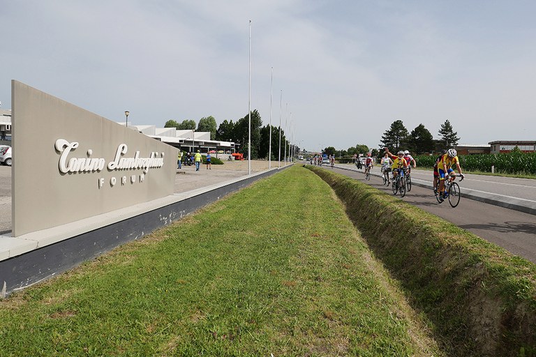 Arrivo al museo Ferruccio Lamborghini sulla Bicipolitana 6.JPG