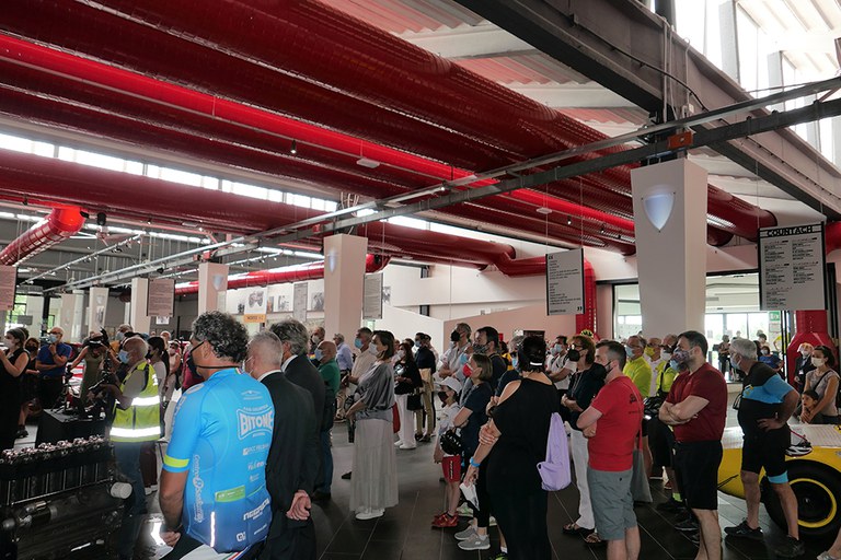 Il pubblico all'interno del Museo Ferruccio Lamborghini di Funo di Argelato - b.JPG