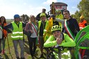 Foto di gruppo sull'argine del Reno, con i Pedalalenta