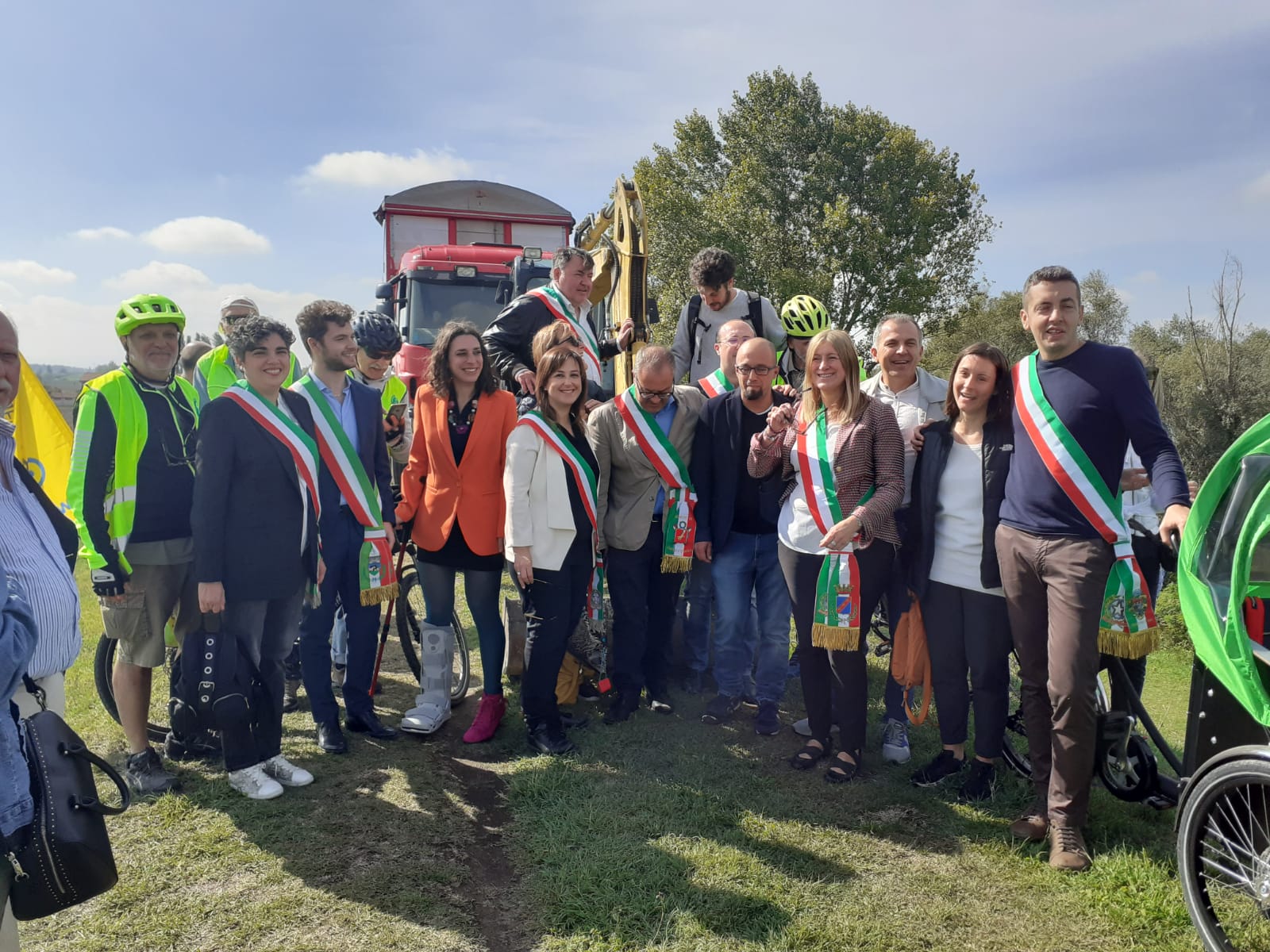 Foto di gruppo sull'argine del Reno