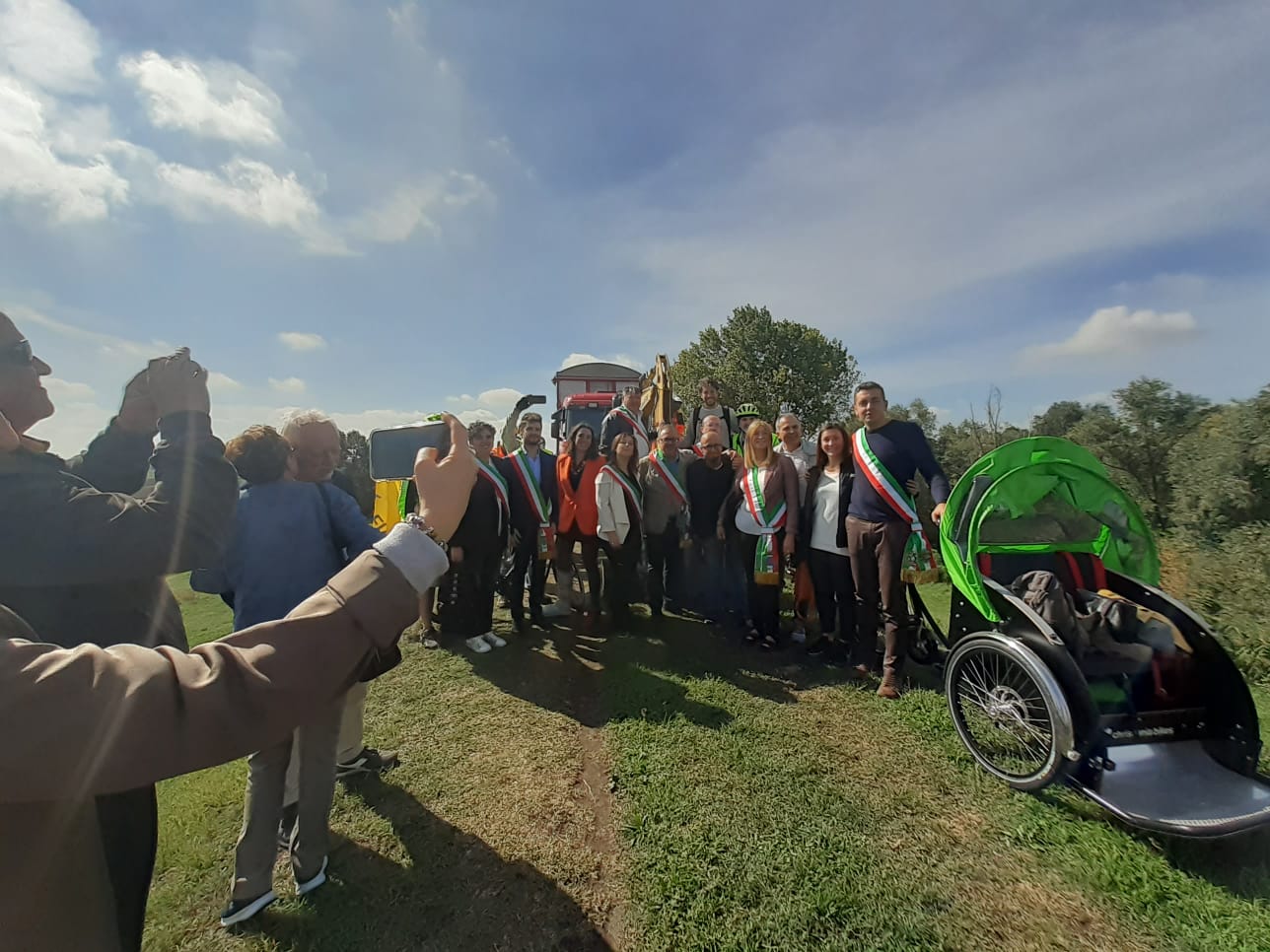 Foto di gruppo sull'argine del Reno