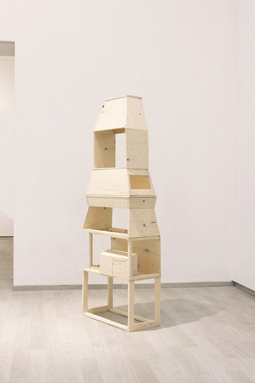 Chiara Mecenero, Casadicase, 2022. Legno, 50x30x170cm.jpg