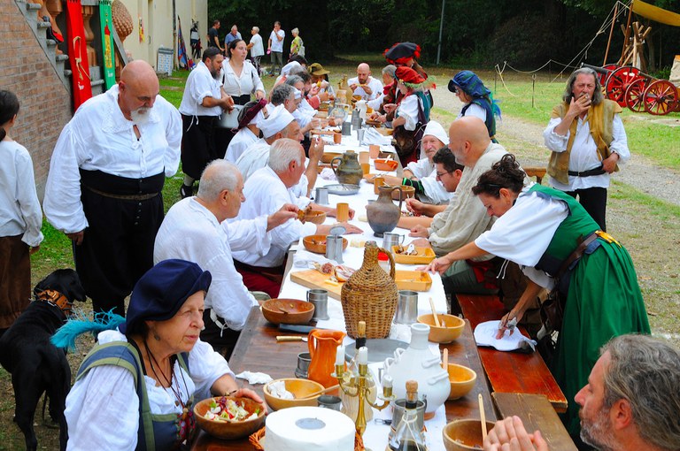 tavolata_fotoTugnoli.jpg