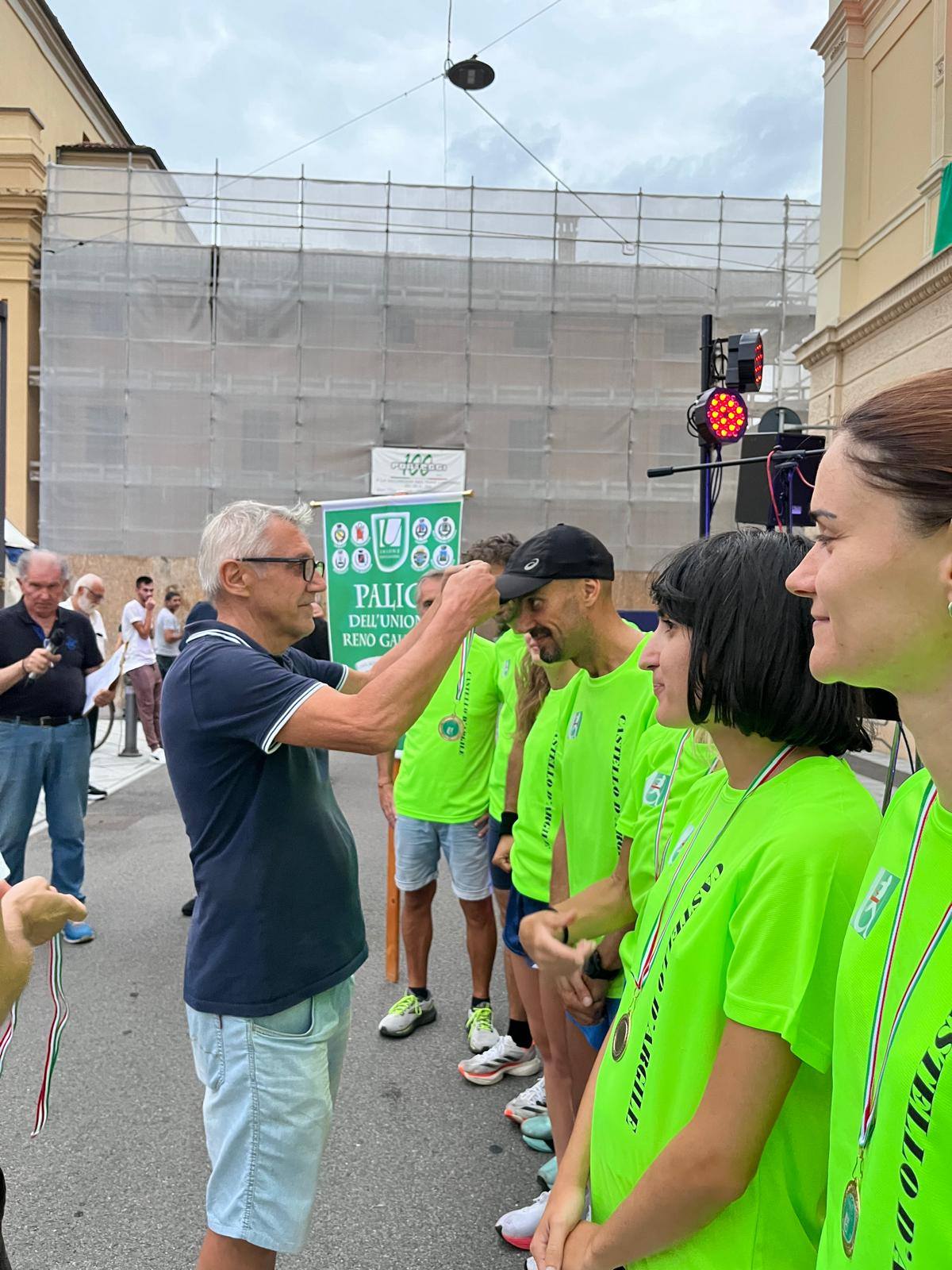 Medaglia d'argento alla squadra del comune ospitante