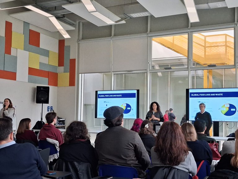 2025-10-22_Federica Mazzoni e Franco Cima nella sala Katia Bertasi