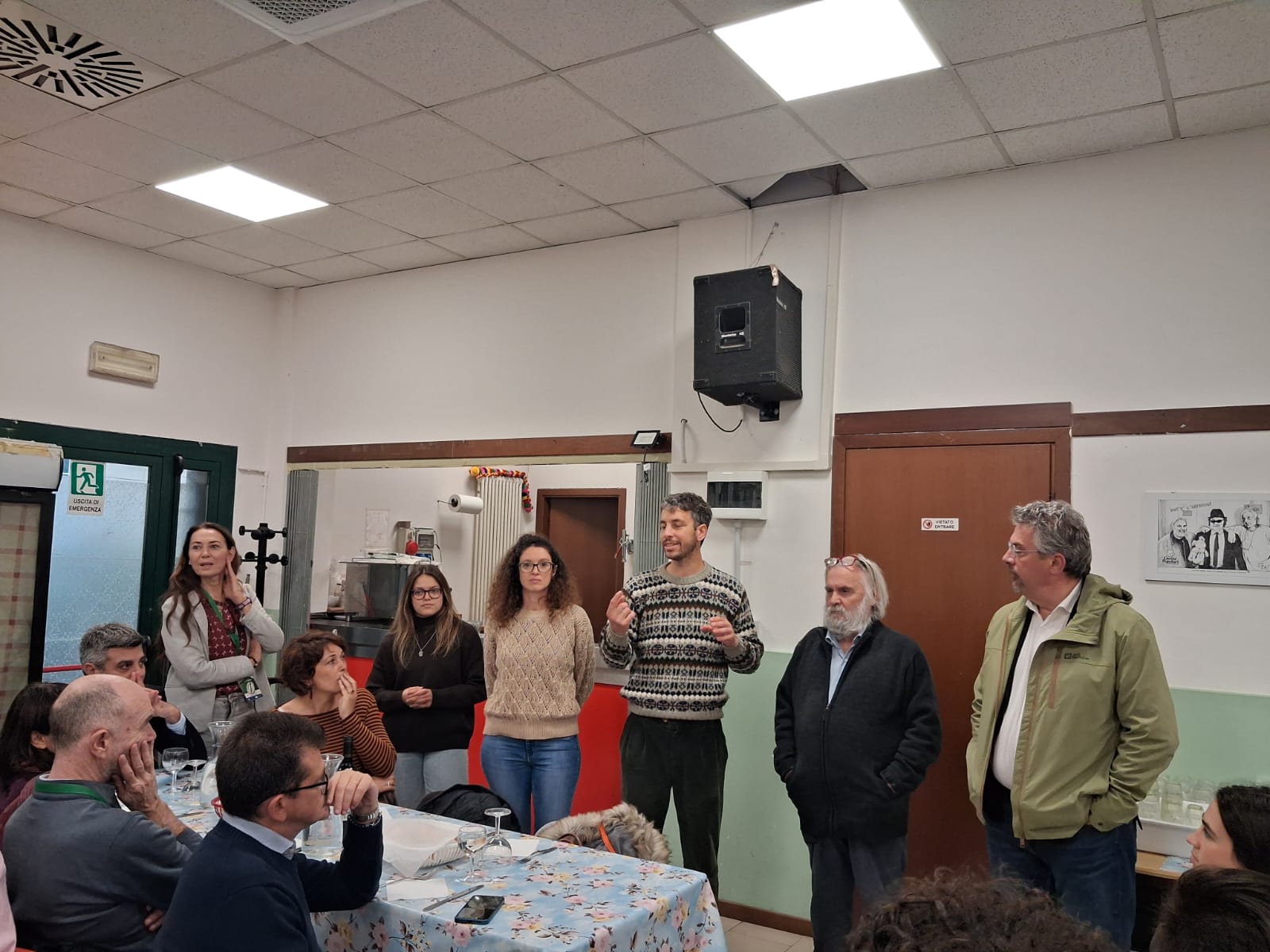 2025-10-22_Cucine popolari: Franco Cima, Alice Vecchi, Roberto Morganitini, Mattia Santori e l'ambassador Sara Tozzi