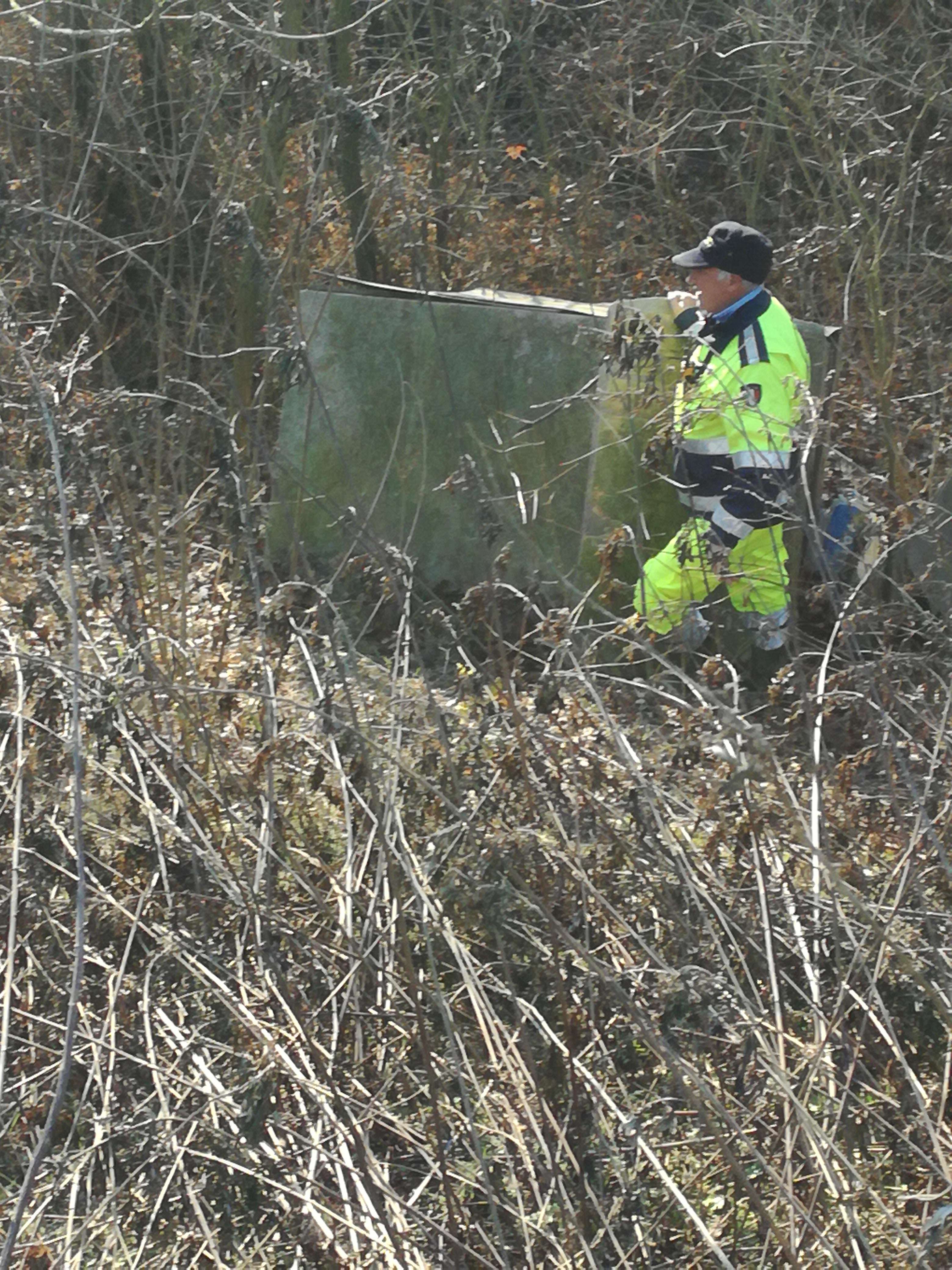 un volontario ha rinvenuto un grosso oggetto probabilmente trasportato li da una dei tanti fenomeni di piena del fiume