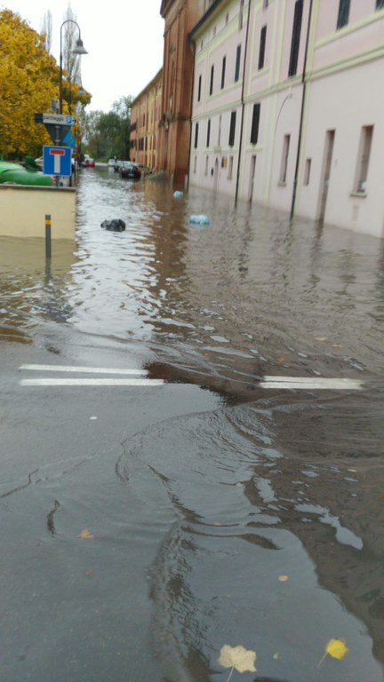 l'acqua ha invaso l'abitato di Castello