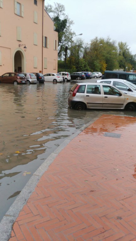 l'acqua ha invaso l'abitato di Castello
