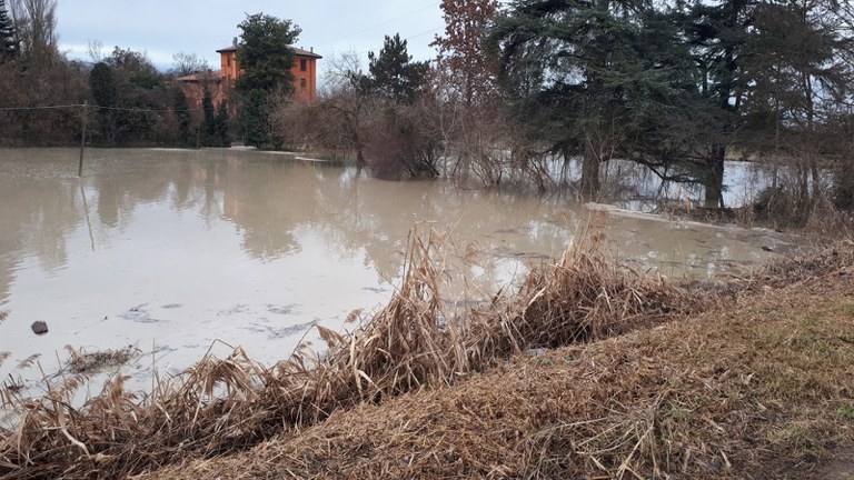 il Reno ha allagato le case nelle golene, i residenti avvisati le hanno già evacuate