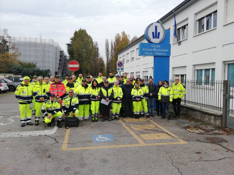 Foto di gruppo prima della partenza