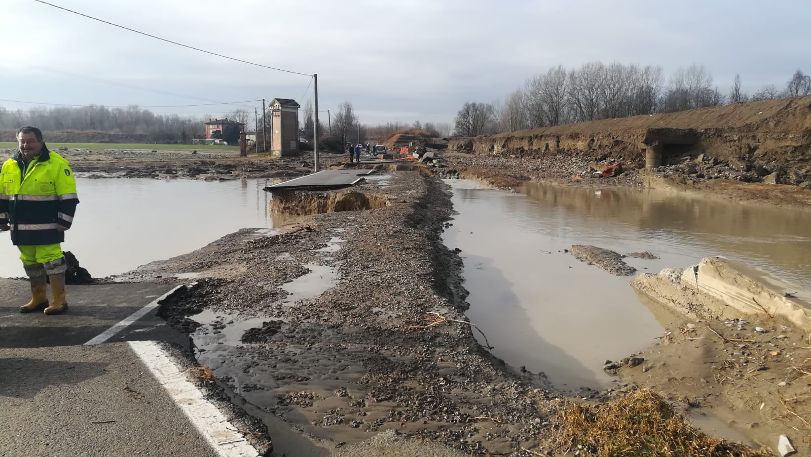 l'acqua che fuoriusciva dal fiume ha completamente devastato la morfologia del terreno e la  via Lame