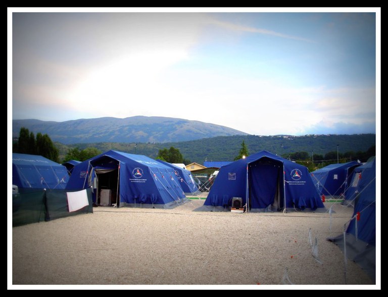 Campo base Onna