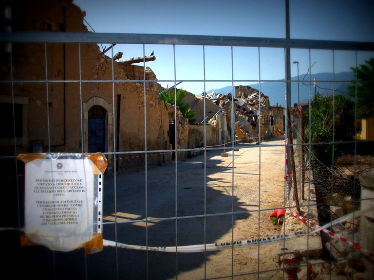 Sbarramento ingressi Onna