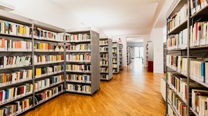Biblioteca Luzi: ha riaperto il 30 gennaio con un nuovo allestimento pensato per accogliere anche bambini/e e ragazzi/e